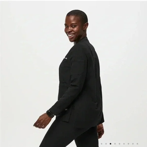 FIGS Bellery Scrub Jacket in Black - Picture 2 of 10